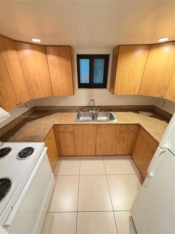 5 Olive Dr 24, Hialeah, FL 33010