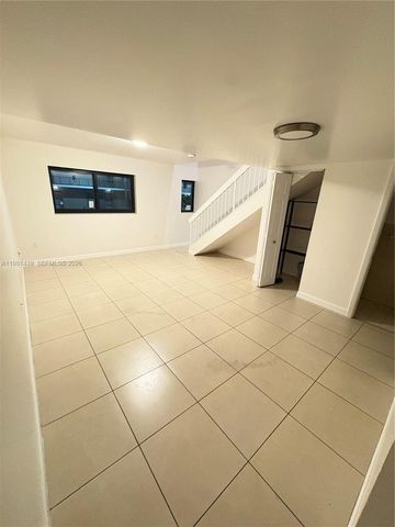 5 Olive Dr 24, Hialeah, FL 33010