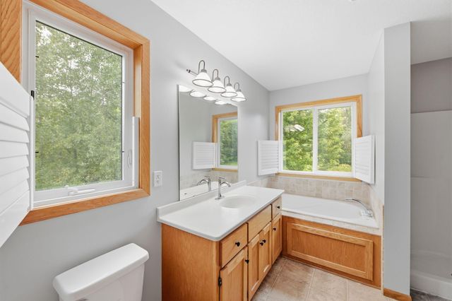 909 Winsome Way NE, Isanti, MN 55040