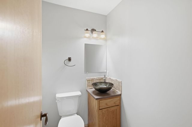 909 Winsome Way NE, Isanti, MN 55040