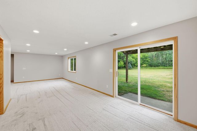 909 Winsome Way NE, Isanti, MN 55040