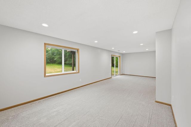 909 Winsome Way NE, Isanti, MN 55040