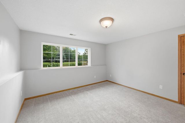 909 Winsome Way NE, Isanti, MN 55040