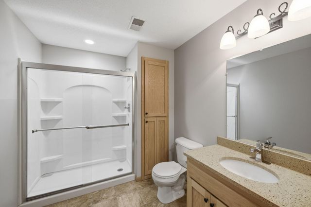 909 Winsome Way NE, Isanti, MN 55040