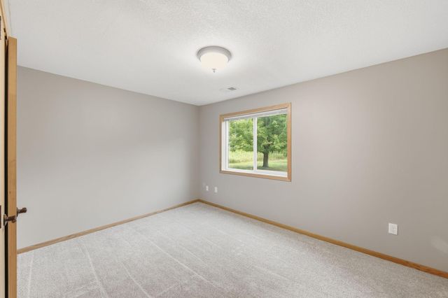 909 Winsome Way NE, Isanti, MN 55040