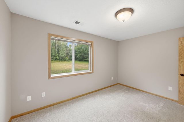 909 Winsome Way NE, Isanti, MN 55040