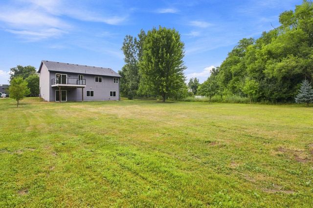 909 Winsome Way NE, Isanti, MN 55040