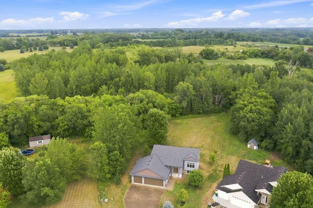 909 Winsome Way NE, Isanti, MN 55040