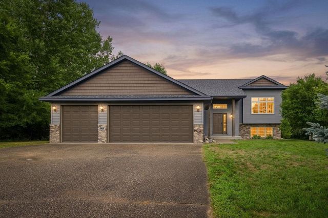 909 Winsome Way NE, Isanti, MN 55040