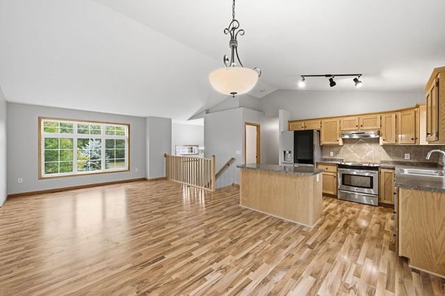 909 Winsome Way NE, Isanti, MN 55040