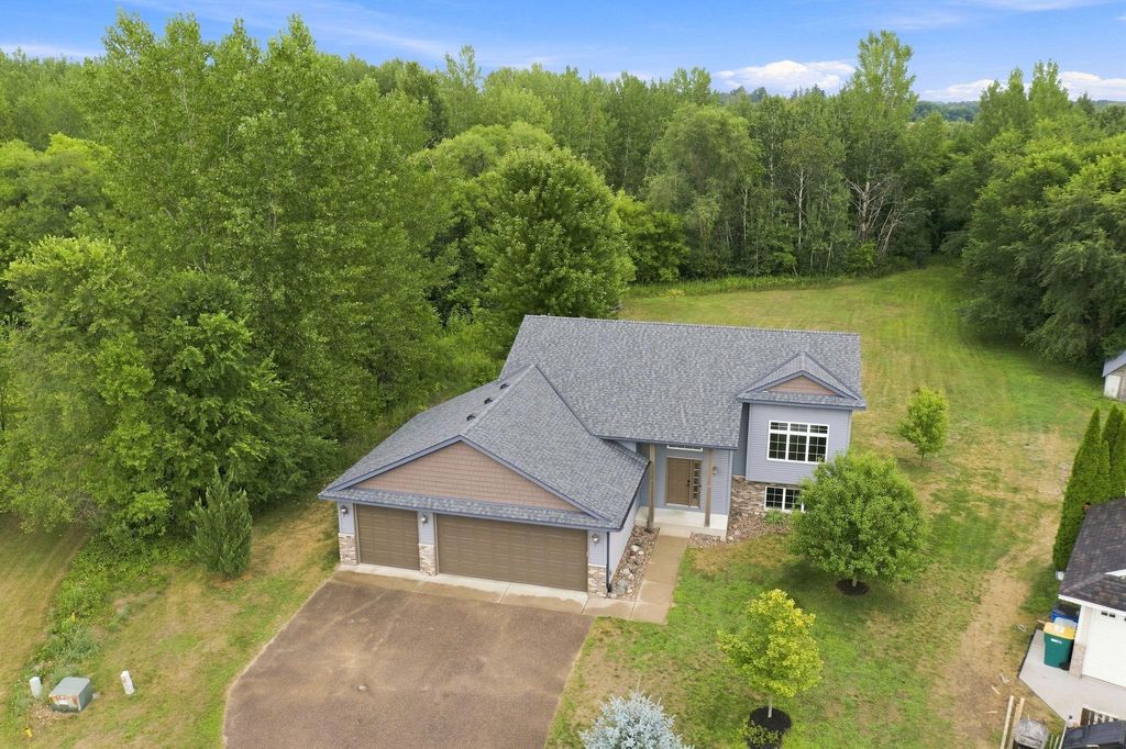 909 Winsome Way NE, Isanti, MN 55040