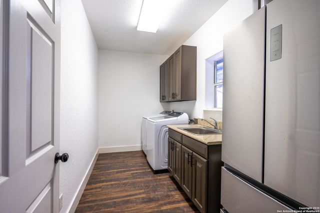 835 lookout, Lakehills, TX 78063