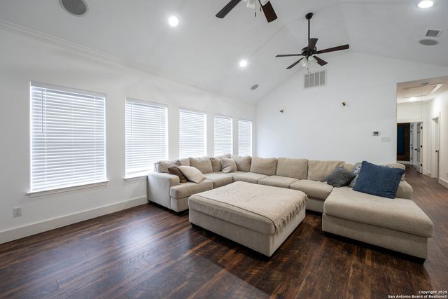 835 lookout, Lakehills, TX 78063