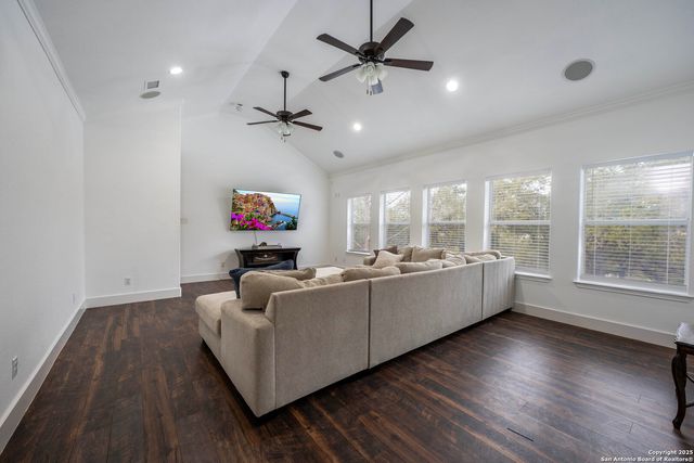 835 lookout, Lakehills, TX 78063