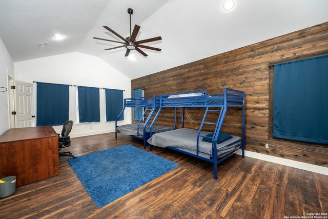 835 lookout, Lakehills, TX 78063