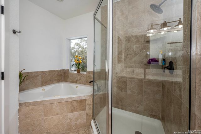 835 lookout, Lakehills, TX 78063