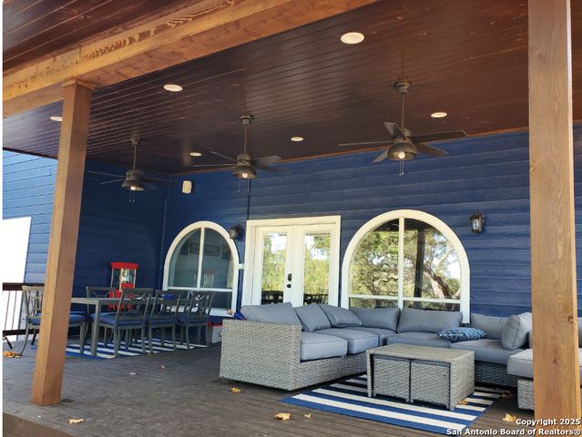 835 lookout, Lakehills, TX 78063