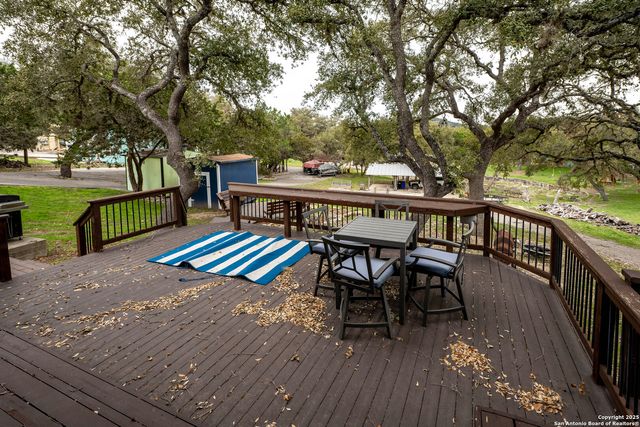 835 lookout, Lakehills, TX 78063