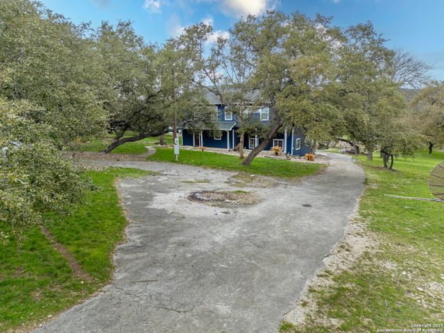 835 lookout, Lakehills, TX 78063