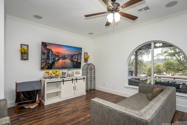 835 lookout, Lakehills, TX 78063