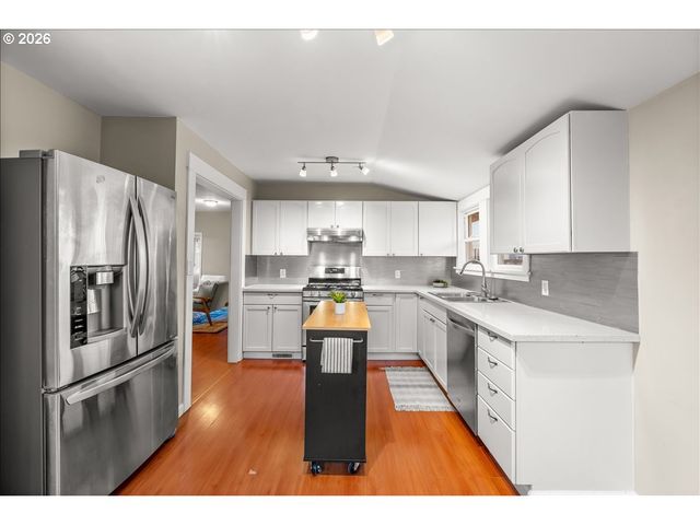 5916 Se KNAPP St, Portland, OR 97206