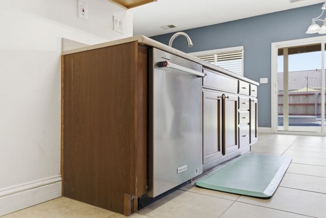 2647 W Tyler Avenue, Visalia, CA 93291