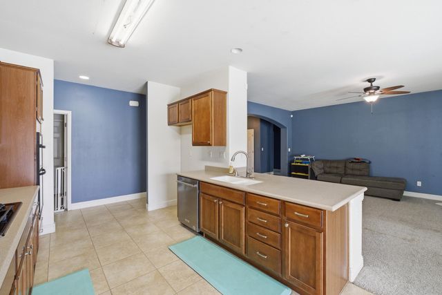 2647 W Tyler Avenue, Visalia, CA 93291