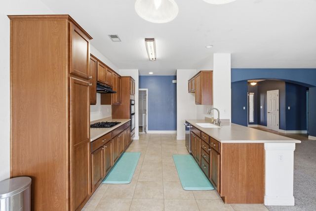 2647 W Tyler Avenue, Visalia, CA 93291