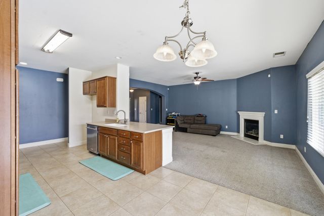 2647 W Tyler Avenue, Visalia, CA 93291