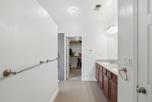 2647 W Tyler Avenue, Visalia, CA 93291