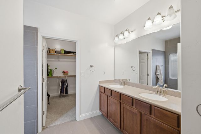 2647 W Tyler Avenue, Visalia, CA 93291