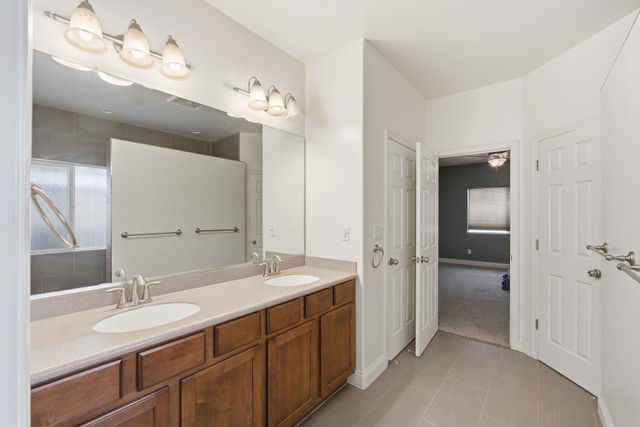 2647 W Tyler Avenue, Visalia, CA 93291