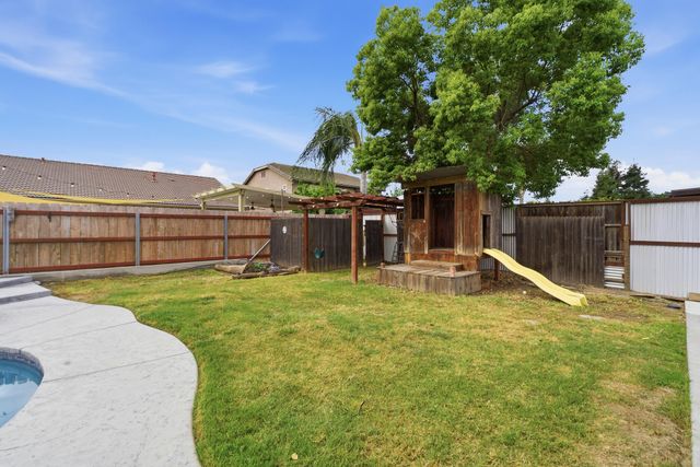 2647 W Tyler Avenue, Visalia, CA 93291