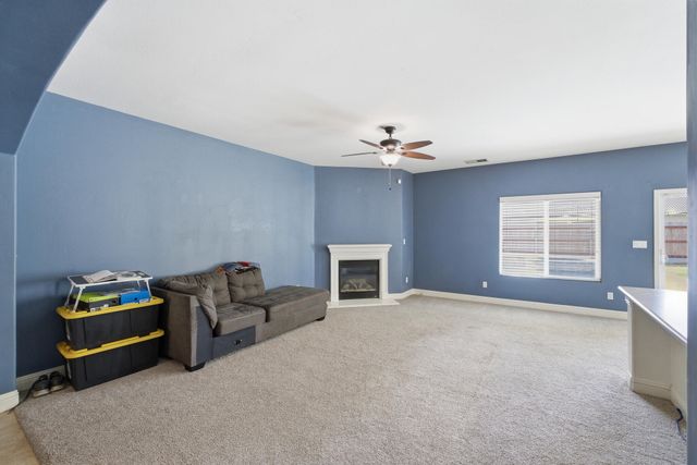 2647 W Tyler Avenue, Visalia, CA 93291