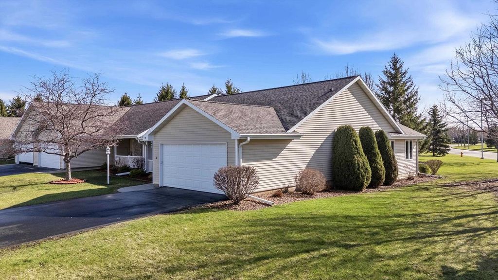 15 STONE CASTLE DRIVE, Fond Du Lac, WI 54935