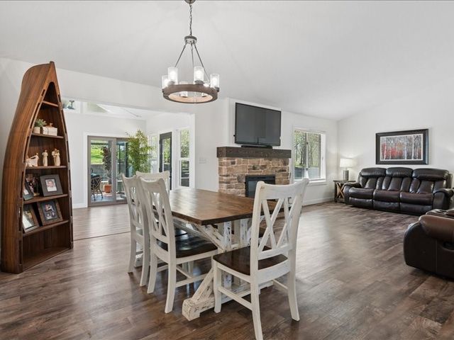 2698 Hidden Valley Trail NE, Solon, IA 52333