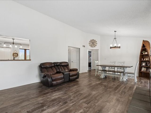 2698 Hidden Valley Trail NE, Solon, IA 52333