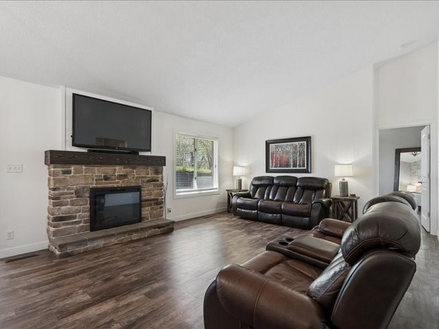 2698 Hidden Valley Trail NE, Solon, IA 52333