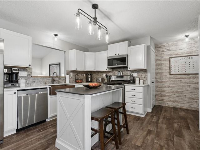 2698 Hidden Valley Trail NE, Solon, IA 52333
