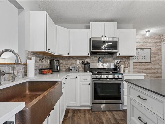 2698 Hidden Valley Trail NE, Solon, IA 52333
