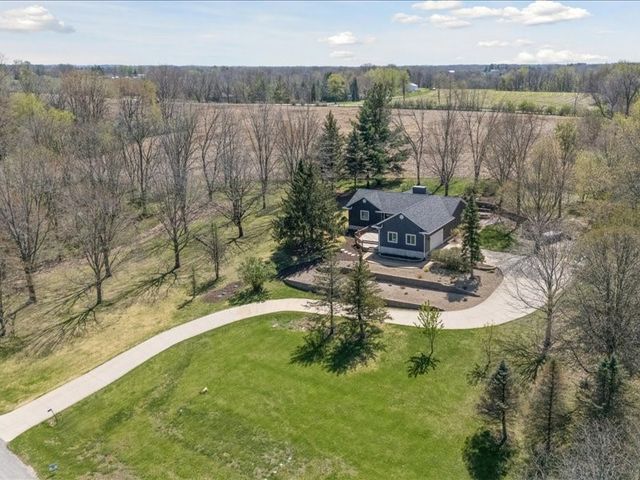 2698 Hidden Valley Trail NE, Solon, IA 52333