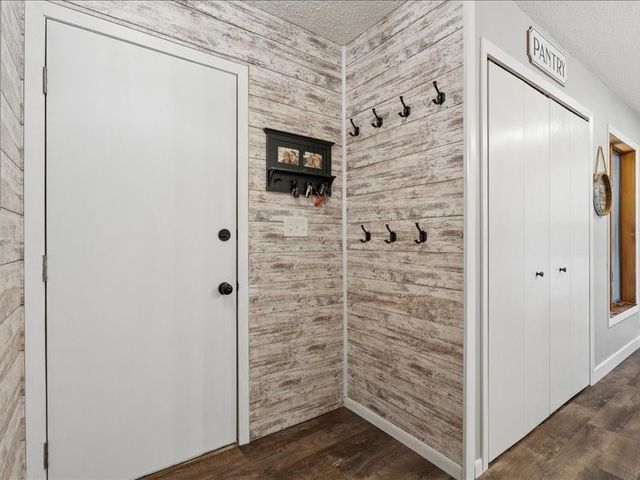 2698 Hidden Valley Trail NE, Solon, IA 52333
