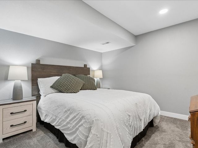 2698 Hidden Valley Trail NE, Solon, IA 52333
