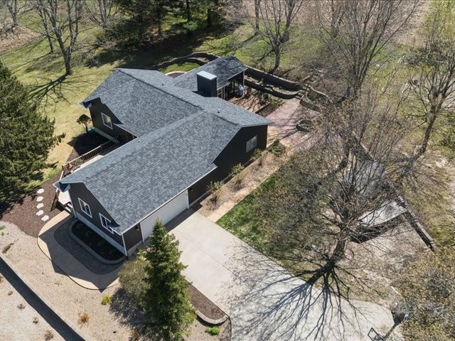 2698 Hidden Valley Trail NE, Solon, IA 52333