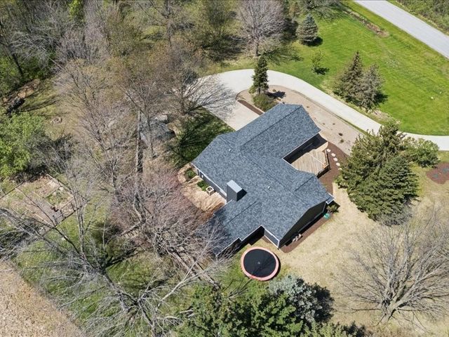2698 Hidden Valley Trail NE, Solon, IA 52333