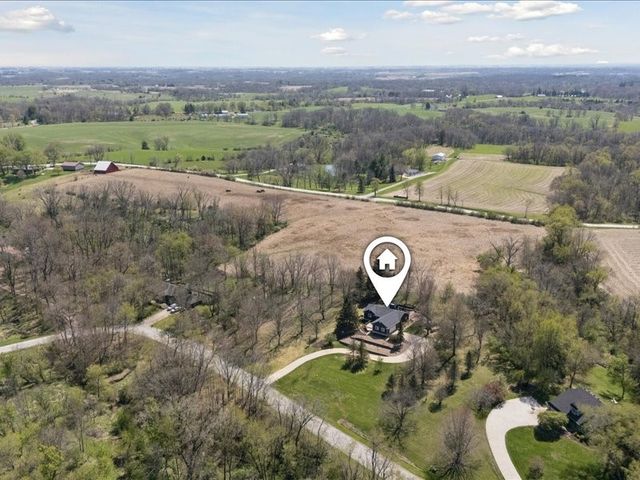 2698 Hidden Valley Trail NE, Solon, IA 52333