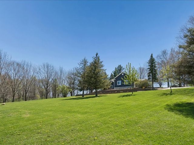 2698 Hidden Valley Trail NE, Solon, IA 52333