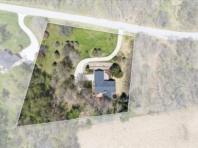 2698 Hidden Valley Trail NE, Solon, IA 52333