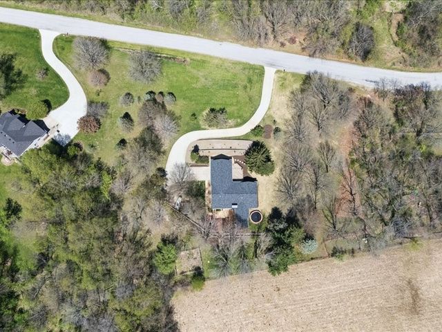 2698 Hidden Valley Trail NE, Solon, IA 52333
