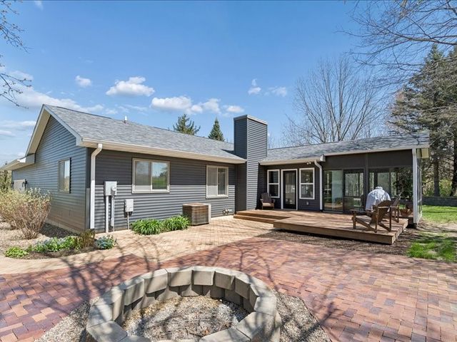 2698 Hidden Valley Trail NE, Solon, IA 52333